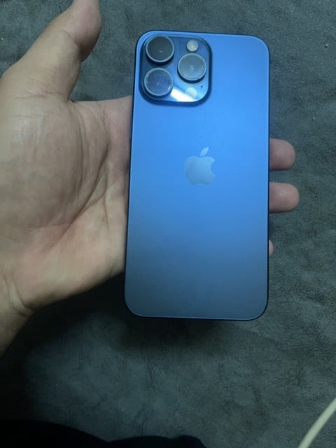 سلام عليكم 
iPhone 15 pro max 
256g 
جهاز نظيف  100‎%‎ استخدام كلش بسيط  
بطاريه 98‎%‎ 
مكاني سامراء و بغداد 