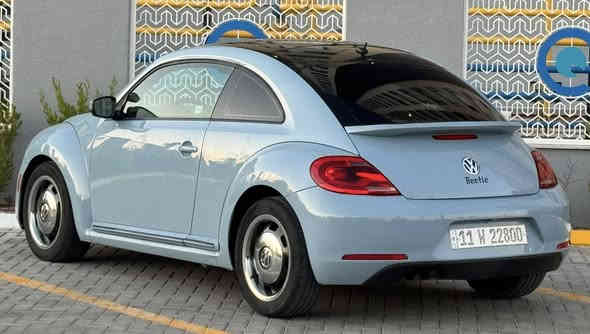 VolksWagen Beetle فولكس واكن بيتل 2015
لون مميز / رقم مميز بغداد بأسمي تحويل مباشر
ضررها بامريكا بسيط جداً موضح بالصور 
 بدون دواخل ( الايرباكات سليمه )
المواصفات : 
- محرك حجم 1800 تيربو 
- گير DSG6
- شاشة كاربلاي CarPlay & AndroidAuto
- كاميرا خلفية
- كشنات جلد 
- كشنات تدفئه
- ستيرن D shape 
- اضاءة زينون عالي / ناصي / كشافات
- ويل حجم 17 أصلي
- مفاتيح عدد ٢
محرك و كير غير مفتوح شرط الفحص 
نوزلات و بلكات و فيت بمب جدد مسويلها ادامه 
حتى الدهن مبدله جديد Adinol
 صدر امامي خلفي جديد
تبريد ثلج و تخم تاير جدد. جاهزة مابيها نقص
نظيفة جداً من الداخل و الخارج و ترايها يخبل
سنويه و هزه و ارقام جدد
السعر 109 ورقه بيها مجال للطيبين
عنواني بغداد 
***********
***********
