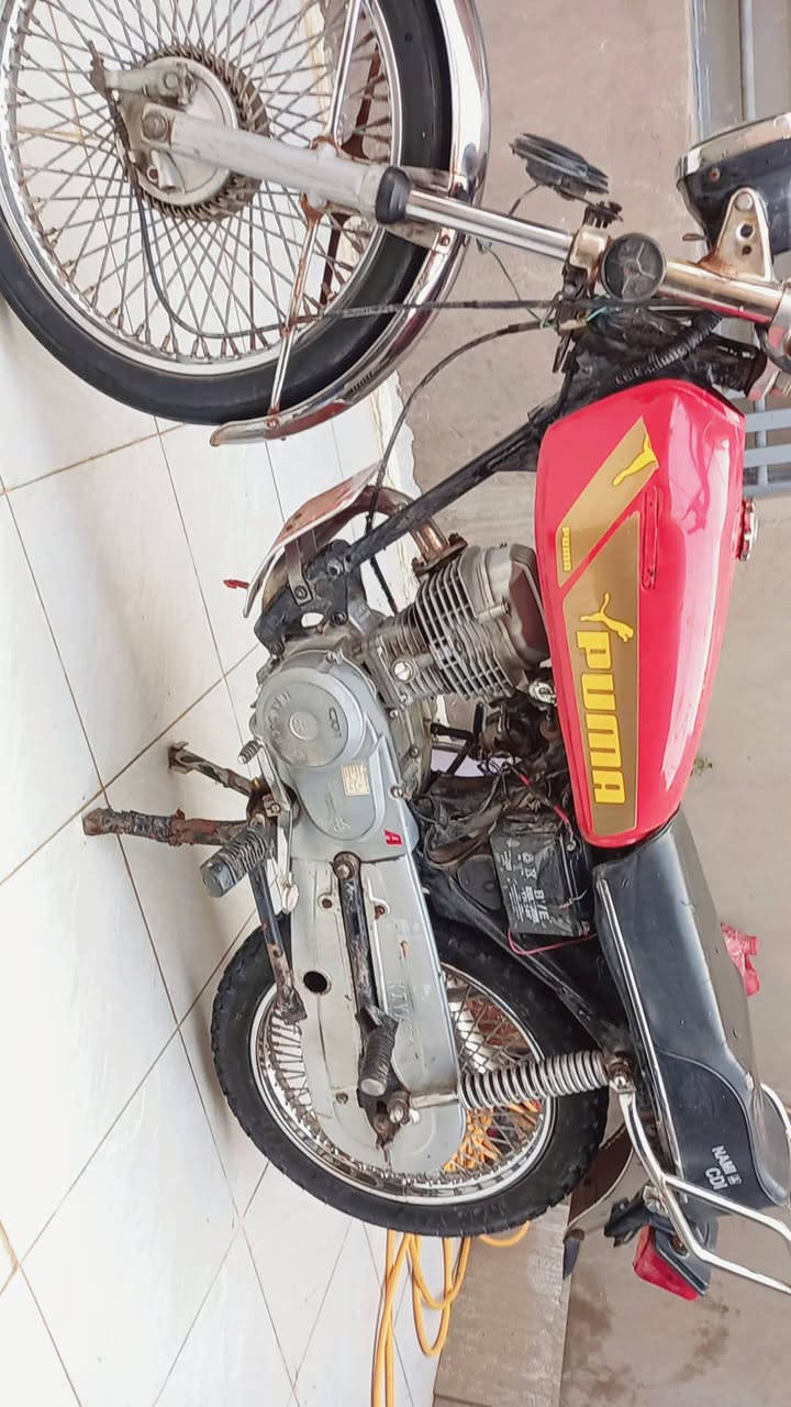 سلام عليكم  دراجه للبيع  محرك مامفتوح بس بيه خيط بخار مديل 2017 اوراق  مداور من لوكيل مكاني نجف حي لرحمه  وهاذه رقمي *********** للسع 475الف
