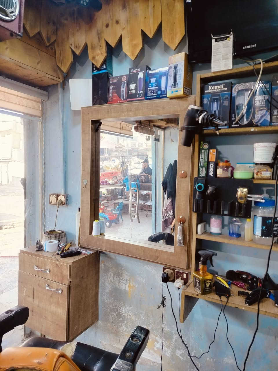 ديكور مع كراسي للبيع *********** مكاني الايمن استفسار اتصل عل الرقم
