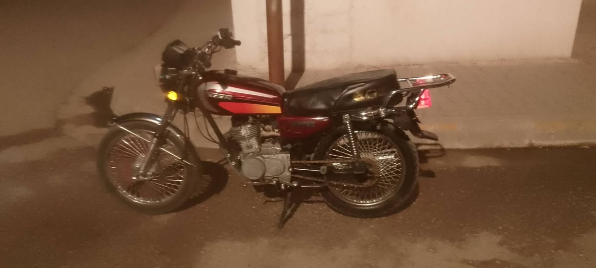 سلام عليكم عندي دراجه للبيع موديل 22شرط لاصرف ولا بخار كهربائيات كلها شغال مستعجل للبيع سعر 240بي مجال للطيبين رقم ***********
