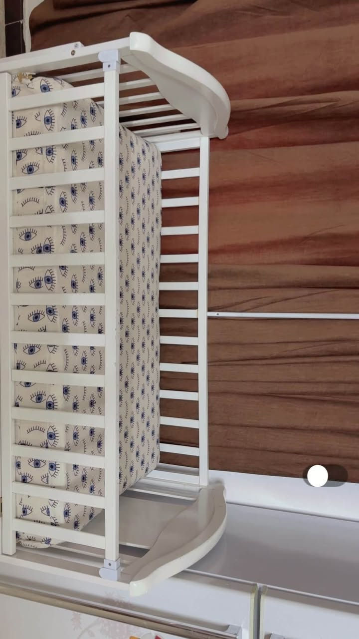 جربايه اطفال من عمر شهر ال ٦ سنوات او اكثر لان تنفتح تتكبر
وتنفتح ايضا من جانب الام بصف جربايه وايضا وياها ناموسيه جديده بالجيس 
السعر : 150 وبيها مجال 

كاروك اطفال للبيع ايضا ينفتح من جانب الام بصف جربايه 
السعر : ٨٠ وبي مجال 
العنوان : حي اور شارع ابو عبير 
الرقم : ***********
