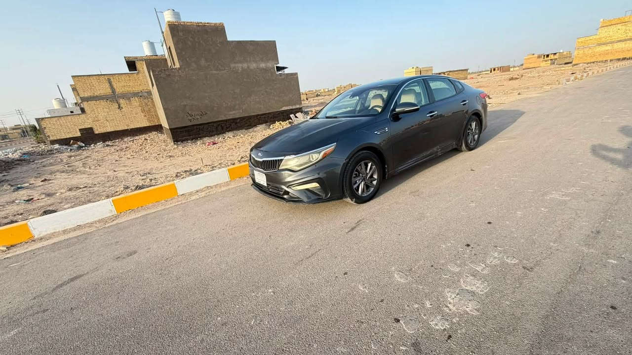 اوبتيما 2020  وارد. قطعتين جاملغ وبنيد بدون دواخل. السياره حيل نظيفه اكو بيها ملاحظات بسيطه جداً. عداد ٧٦ الف ميل مداور ثاني يوم. ما عدى ذني الباقي كفاله. التبريد جديد منظومه كامله.
. الناصريه 
*********** واتساب واتصال
125$
