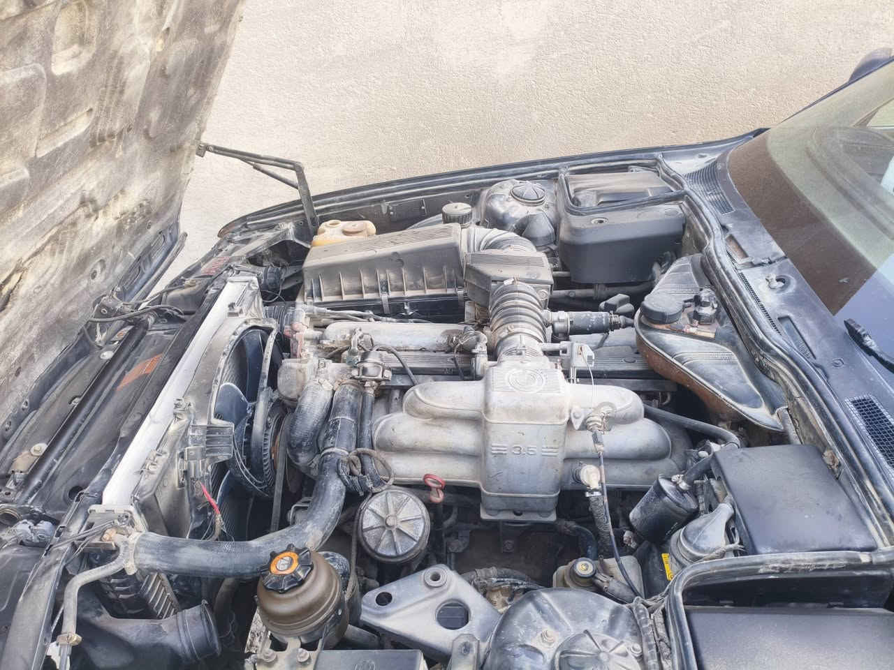 سلام عليكم سياره BMW موديل 1989سياره جديده فول مواصفات كفاله كير ومكينه وحداديه كهربائيات جاهزه وتبريد شغال استفسار ***********
