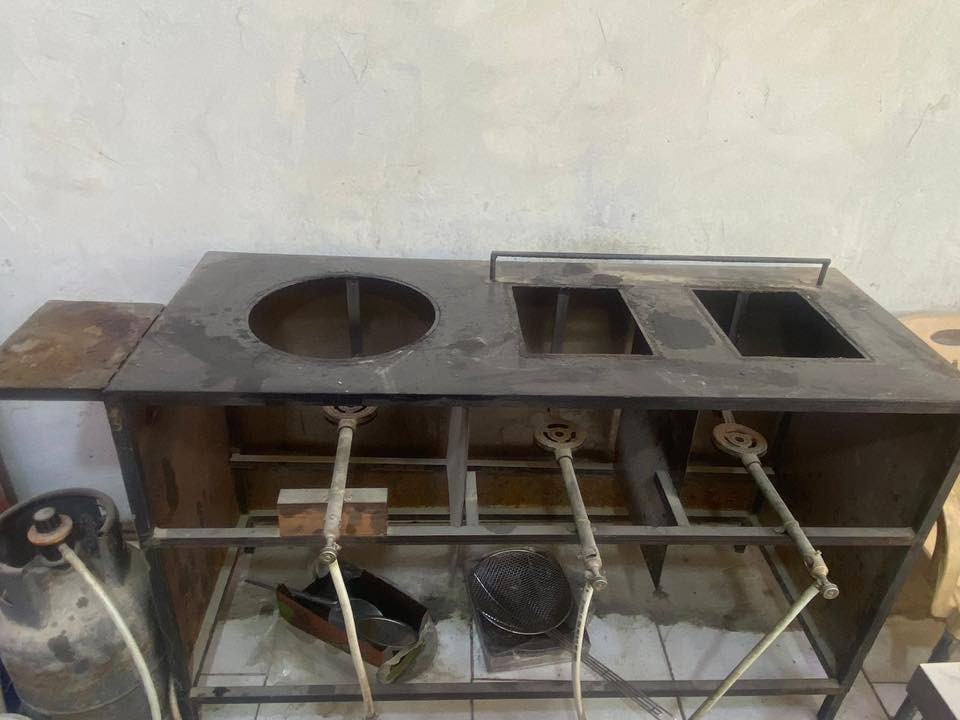 غراض كافتريا للبيع المكان كربلاء   جامخانه متر و30 في مترين تقريبا  مروحه جديدة قناني 2 طباخ جديد 3 عيون مع طاوات شواية همبركر ميز ستيل مفرغه 40 في40  كراسي 6طبلات 3 براد نظيف مع براد جديد بالكارتون ضمانه موجود فلينة مع غراض باقية صغيرة 

***********
