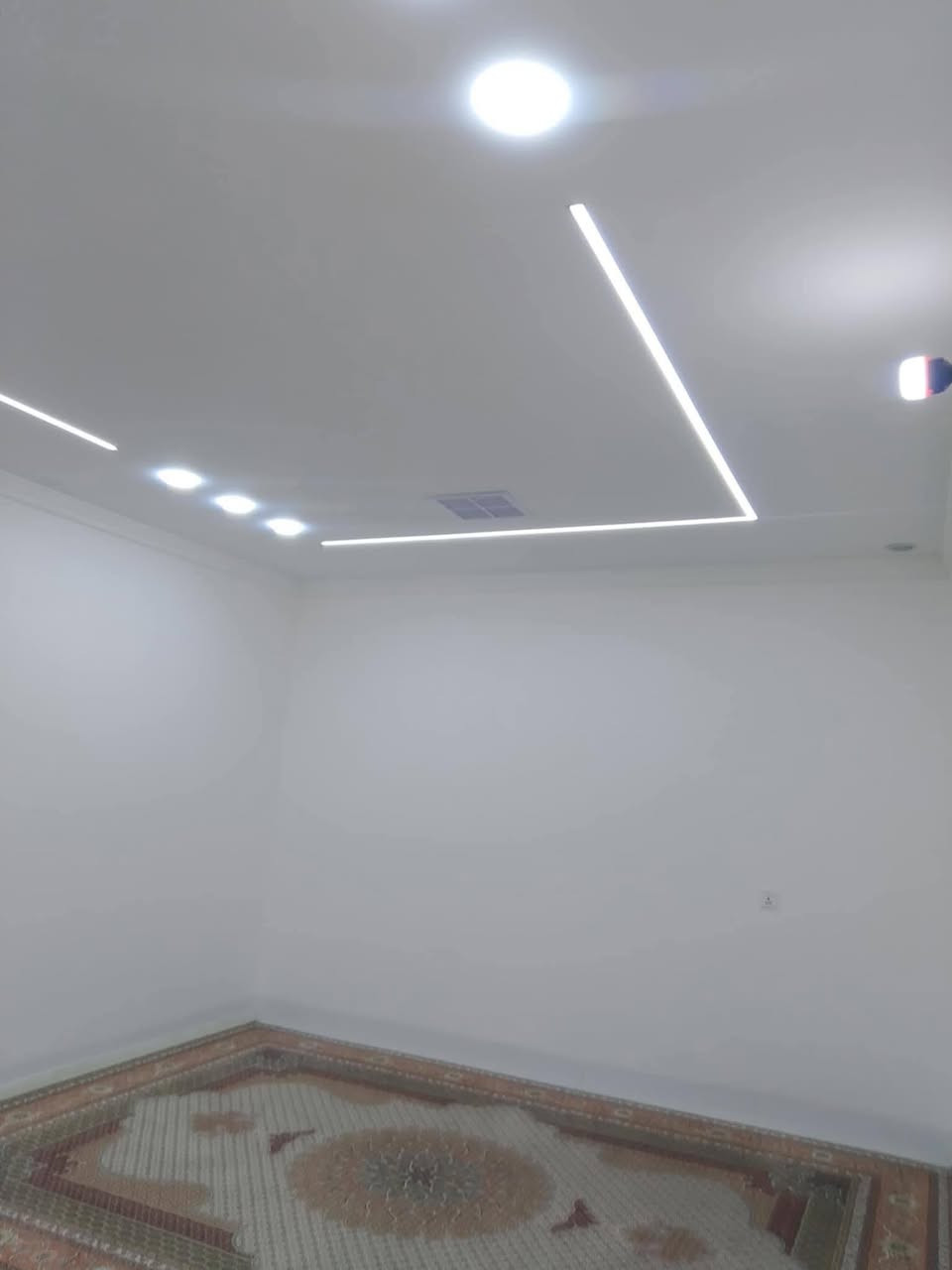 بە ناوی خوای گەورەو مهیرەبان
🏠 خانووی ٢٠٠ مەتری فول vip بۆ فرۆشتن
ناونیشان : حاجیاوا - گەڕەکی شەهیدان نزیک قوتابخانەی ڕۆژهەڵات و مزگەوتی ملا محمود
جۆری موڵک : تاپۆ
ڕوو : نسار
شوێنەکە کامل خەدەماتە خانووەکەش فول vip
خوارەوەی ژێرزەمینی ئەرزە
پێکهاتووە لە ٤ هۆدەو هۆڵ 
نرخی ئەم خانووە 610💲گەڵا
بۆ زانیاری زیاتر پەیوەندی بکەن بە
ژ.م    ***********
