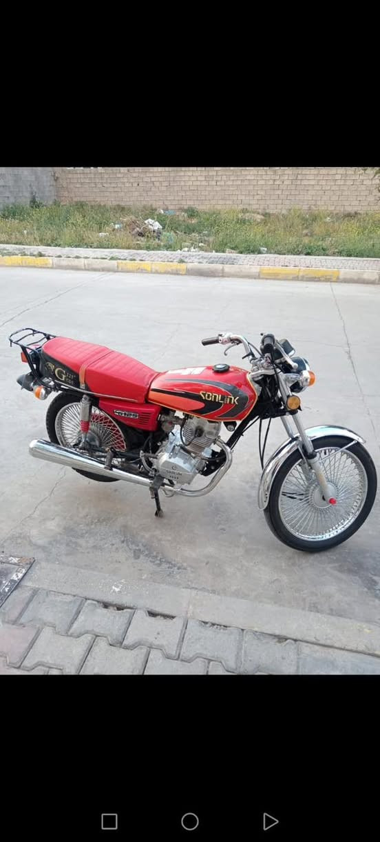 سلام عليكم
مكلف بالنشر......
دراجة سولنك 22
اربعه كير
مكان / خانقين 
سعر .. 450
الاستفسار اكثر  
***********
