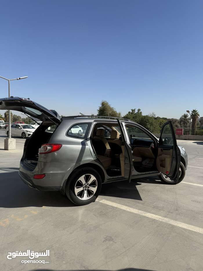 السلام عليكم
سنتافي 2012 خليجي السياره نظيفه كدامكم 
نص فول 
ماشي 106
مري كهربائيه
فتحه 
محركها 6 ما مفتوح
حساس خلفي 
3قطع تبريد ثلج
مكان السياره الحله
للاستفسار *********** 
***********
