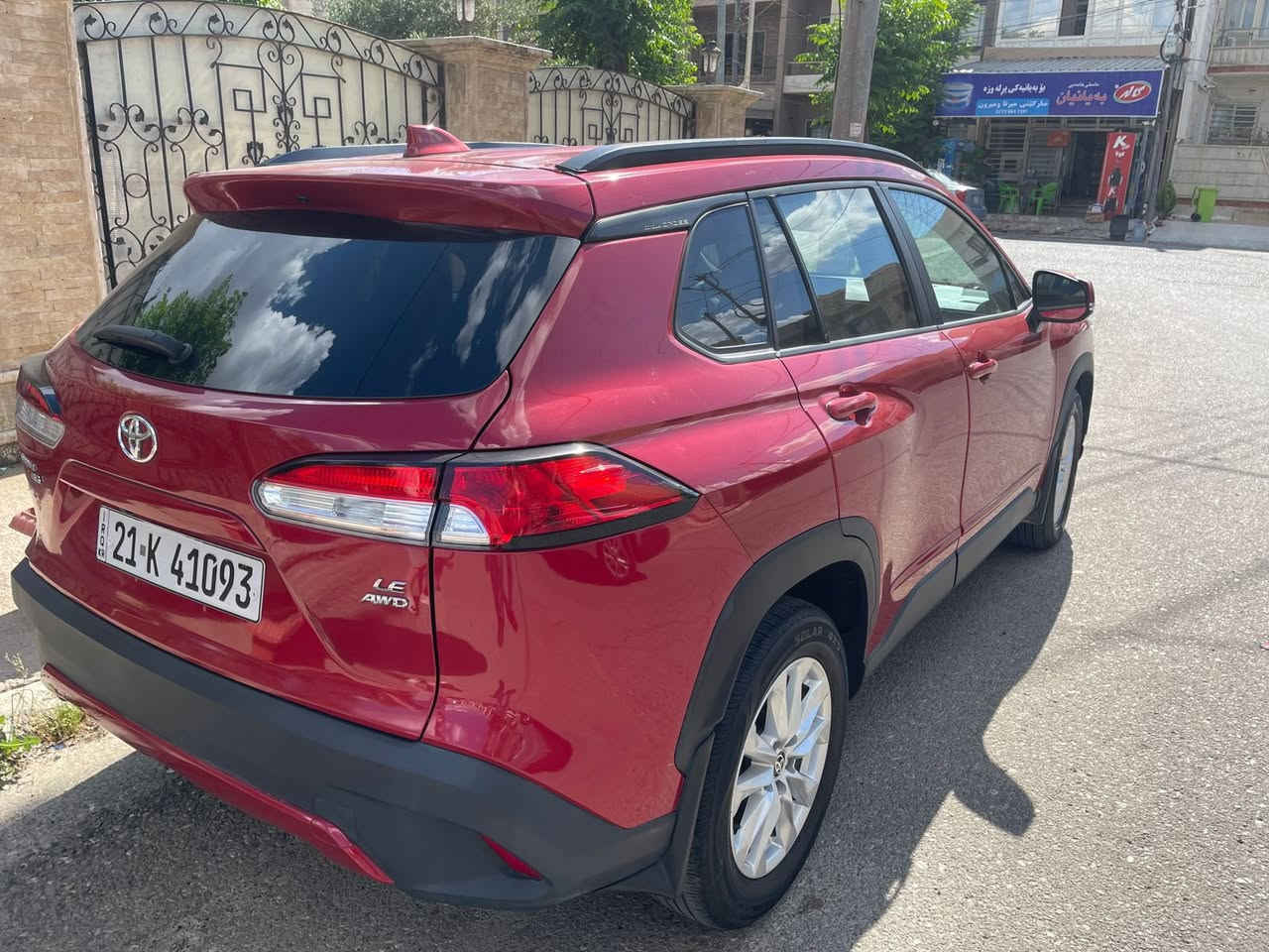 للبيع: Toyota Corolla Cross LE+ موديل 2022

🔥 سيارة عملية واقتصادية ومناسبة للعائلة والاستخدام اليومي

✔️ فئة LE+
✔️ محرك 2000cc بدون تيربو — أداء ممتاز واعتمادية عالية
✔️ عداد 43 ألف كم فقط
✔️ شحن لاسلكي (Wireless Charging)
✔️ صرفية وقود ممتازة
✔️ قيادة مريحة وثبات جيد
✔️ ارتفاع مناسب عن الأرض
✔️ مساحة داخلية جيدة مع شنطة عملية
✔️ تصميم عصري وشبابي
✔️ مناسبة للمدينة والسفر
✔️فتحه سقف

حالة السيارة:
🔹 الضرر فقط بنيد وجاملغ
🔹 الأيرباك: ستيرن فقط، مرجع سستم بلادي
🔹 السيارة بحالة جيدة

السعر: 153 وبي مجال بسيط جداً
الموقع: اربيل
رقم التواصل: 

0770 258 7748
0751 672 7173
