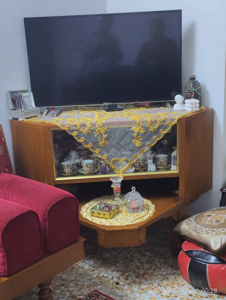 للبيع
تخم قنفات عدد 4 
ميز زاويه عدد1 

القنفات خام صاج اصلي مدوشم شغل راقي جدا

الميز الزاويه خام صاج اصلي مع خانه زجاج لوضع التحفيات

السعر 700 وبيه مجال 

للاستفسار الاتصال على *********** 
ايضا متوفر واتساب و متواجد على الماسنجر
