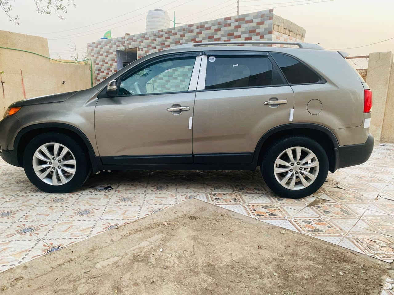 السلام عليكم ورحمة الله
سورنتو للبيع 2013 گااز
ادوات ادوات ادوات 
متوم طبق الاصل 
ارقام شمالي وسنويه 
وكاله بسم المشتري 
كصه جنطه 
دخول جديد
مكينه 4 سلندر كاز
سوبر جارج 
فوول مواصفات 
بصمه تشغيل 
بصمة بوب 
شاشه كبيره كامره خلفيه
حساسات خلفيه 
تبريد وتدفئه 
7 راكب 3 قطع تبريد
حداديه فول 
تخم تاير كارتون 
كلشي شغال مابيه اي نقص
السياره كارتون
 جاهزه ع الاخير 
مال جناااي 
السعر 60 ورقه
وبيه مجال حق الجيه 
المكان ذي قار النصر 
لاتصال***********
