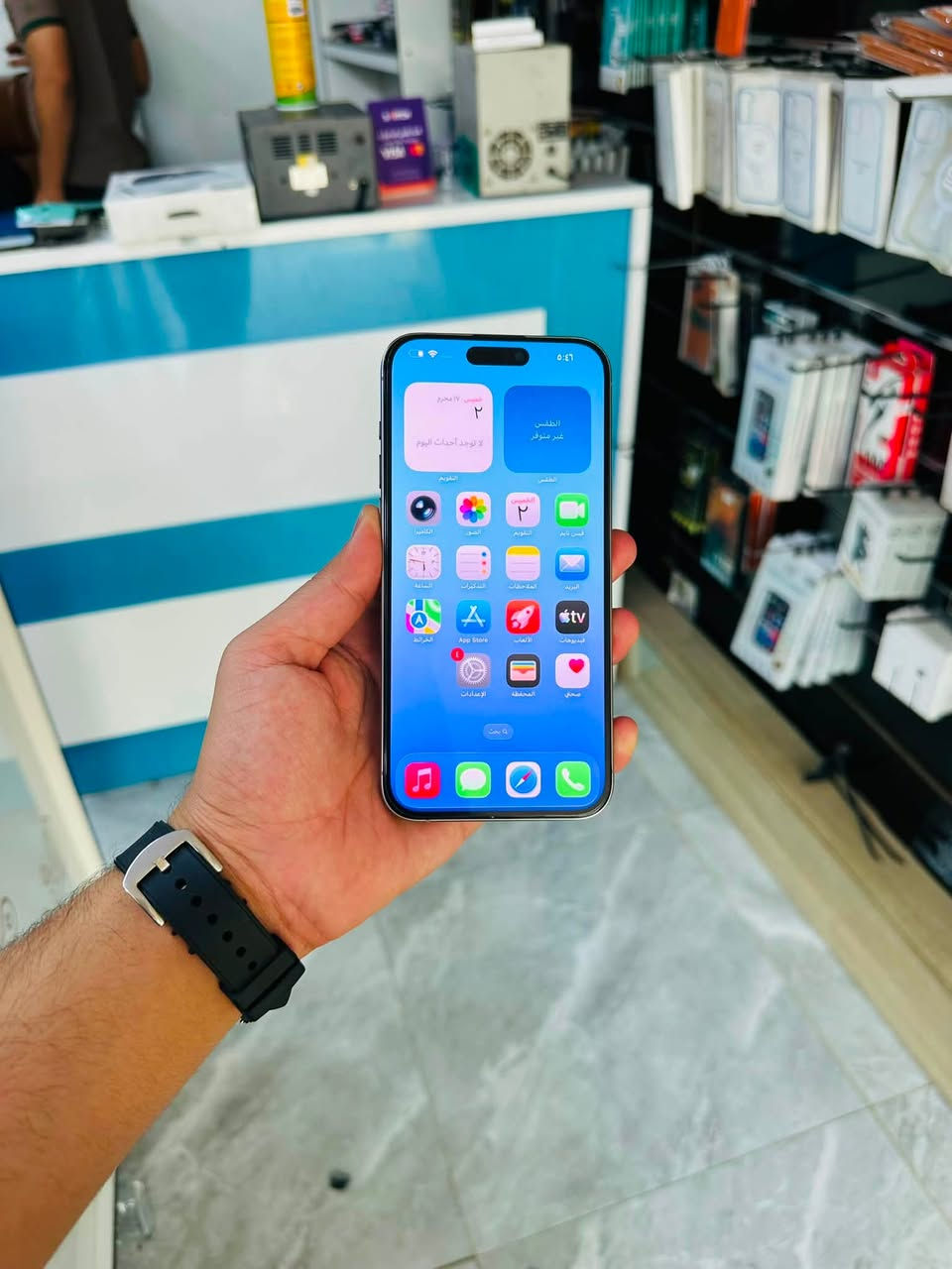 السلام عليكم ورحمة الله
ايفون  ١٥برو ماكس 
📦 ذاكرة 256GB
🔋 البطارية 100% (عدد دورات الشحن 113)

🔧 الجهاز مبدّل شاشة وبطارية نوعية أصلية بشرط
(إذا مو أصلية يرجع)

📍 المكان: بغداد – مدينة الصدر، قطاع 23
💰 السعر: 675 ألف (نهاية)
🛠️ ضمان يومين فحص

📞 للشراء الاتصال على***********
