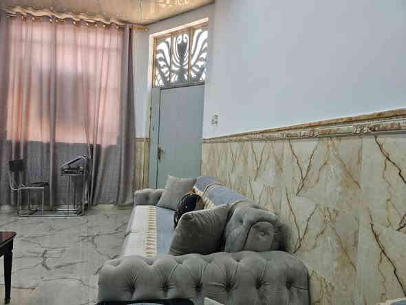 الهم صلي على محمد وال محمد 🌸

بيت للبيع  زراعي مداور اسهم اقرار محكمة سند ٢٥🔴

المساحة :200 متر  

بين السكك وبين الصياغ قرب حسينية الباقيات الصالحات🕌

خدمات كلهة متوفره ماي كهرباء ومشمول بلجهد الهندسي 

البيت كونكريت مسلح بناء حديث سنه ٢٠٢٤ 

البيت يتكون من :
غرف عدد (٢) 
صالة 
استقبال 
مطبخ 
طارمة زغيرة 
الارضية كلهة سراميك 

السعر :100 قفل 🔒

للاستفسار خاص او واتساب ***********📲
