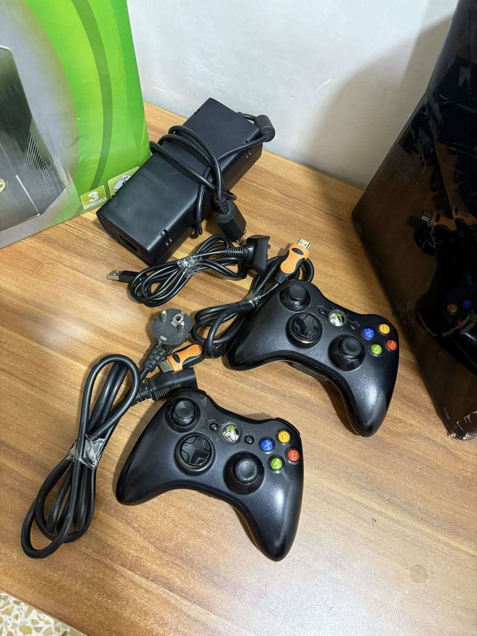 اكس بوكس 360 للبيع جهاز كلش نظيف وبي العاب كلش اهواي وياه جوستك عدد 2 وياها شاحنه وتفاصيل كامله بالصور مكاني بغداد الدوره ورقمي *********** موجود توصيل وين متريد110 الف سعره
