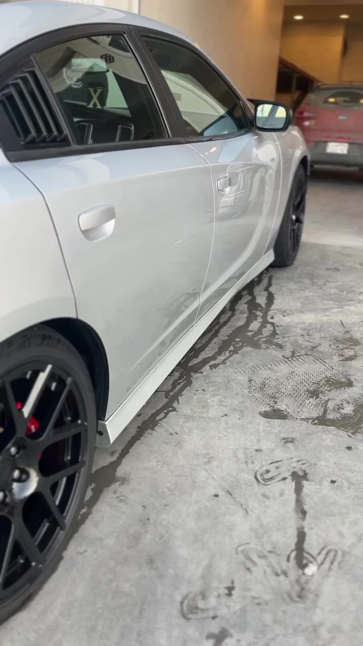 سلام عليكم دايتونه للبيع فول ما عده الفتحه سياره كلين بدون اي حادث سياره موديل 2019 سياره 250 وبيه مجال للشراي استفسار اكثر ***********
