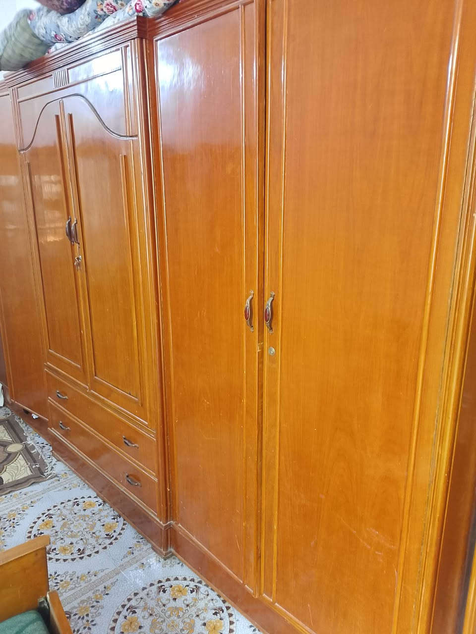 سلام عليكم غرفه للبيع مستعمله تزكام مو سوكي فيها اضرار بسيط سعر مليون و100(***********
