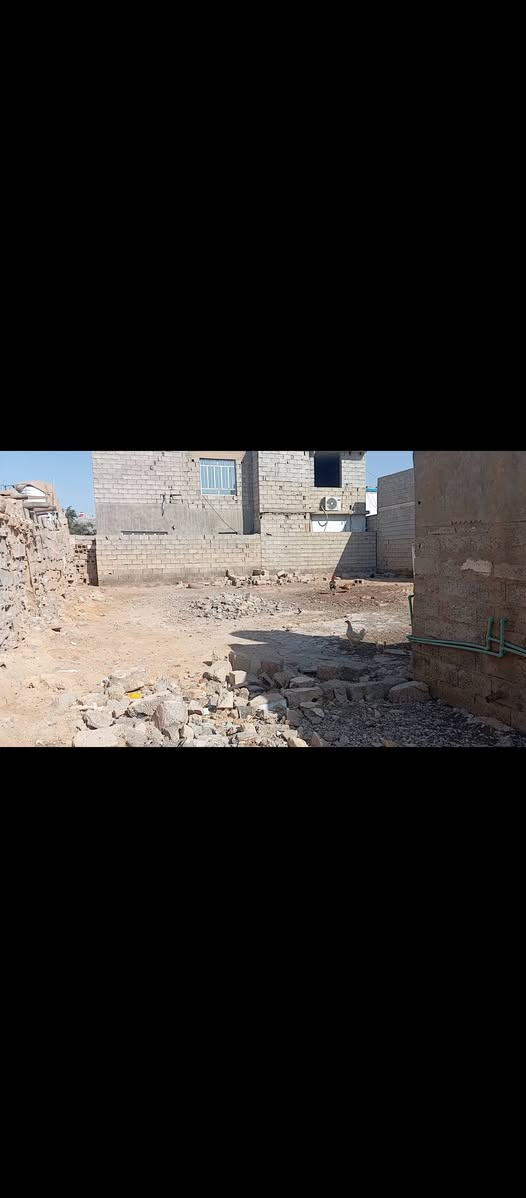 بيت للبيع في حي المعسكر قريب عن المولد بي 3غرف مساحه 475متر 
***********
