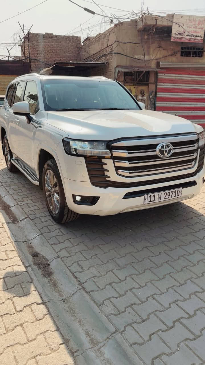 سلام عليكم لاندكروزر موديل 2022 ساز اصل ام التطبيق ماشية 52 km مكفولة كفالة عامة بيها تكحيل بسيط بالدعامية الخلفية السعر 62500العنوان بغداد البنوك لاتصال ***********
