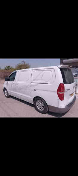 السلام عليكم شباب فاره ستاركس مسكر فان للبيع والمراوس براد 2007 وراعيها يريد تحويل مباشر وهذا رقم الهاتف ***********
