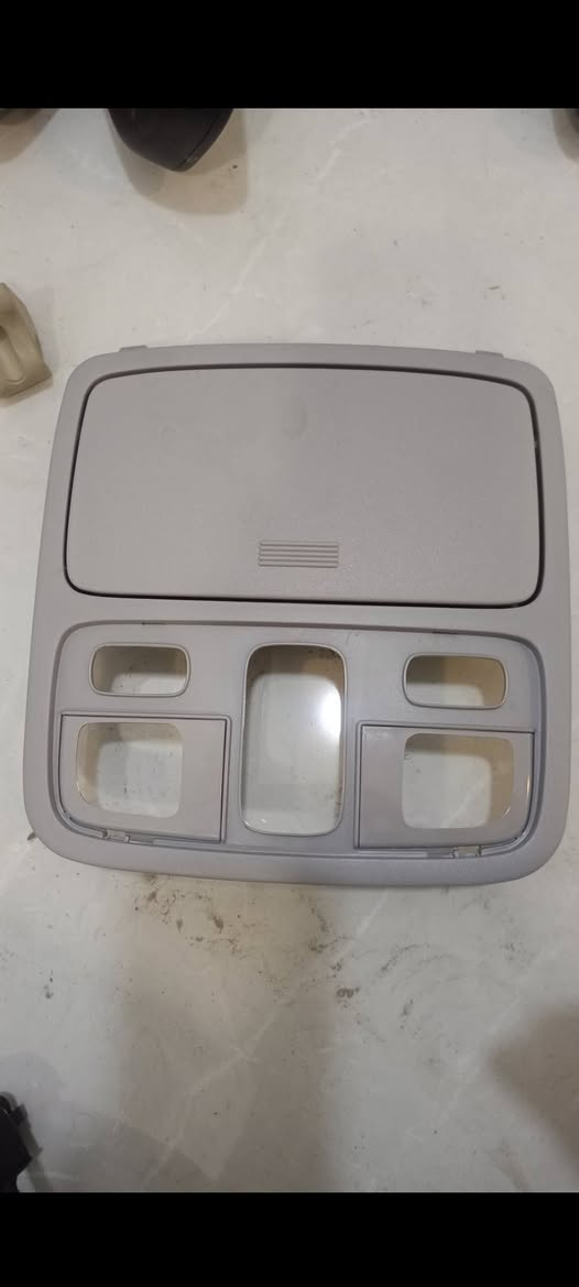 السلام عليكم من رخصة الادمن المحترم توفرت قواعد انارة رصاصي فقط ...جديد كوري وكالة موبس 
ب55الف 
توفرت كفرات + خريطة 
قواعد فيوزات سبورتج+ مجمع ولف حماوة 
مكاني بغداد يوجد توصيل محافظات راسلني واتساب للحجز ***********
