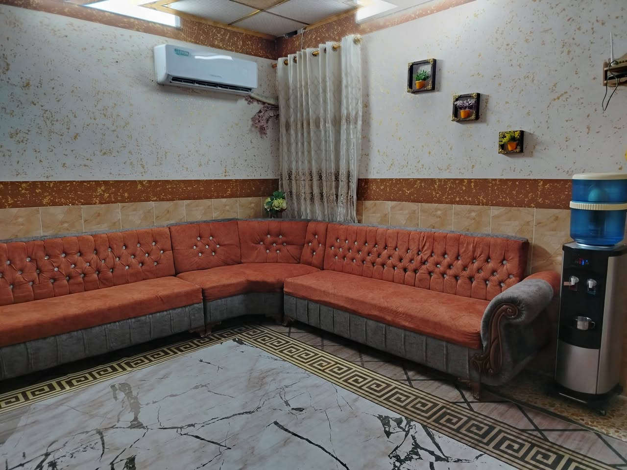 بيت للبيع
الموصل الانتصار خلف اسواق الخضراء قريب
على حي الشيماء
طابق وبيتونة كبيرة على عرض البيت 
غرفة نوم /وهول /واستقبال 
ومطبخ حار/ ومطبخ بارد /
جديد مرتب 
السعر 75 وبي مجال 

للاستفسار الاتصال على الرقم ***********
