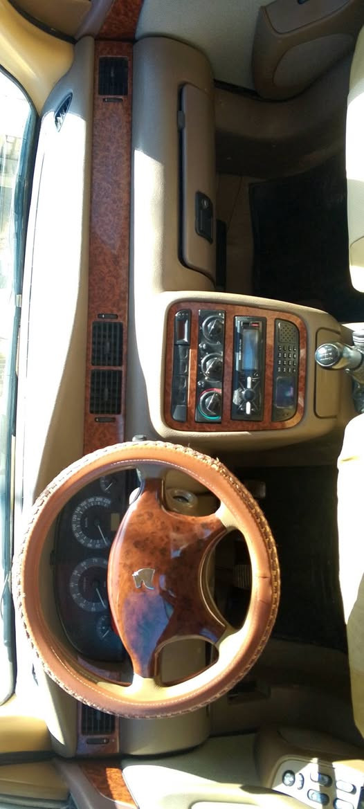 السلام عليكم
( مكلف بل نشر )
شباب سمند موديل  2012

للبيع سياره كفاله عامه ولا ضربه ولاصبغ 
جاهزه للخير مال بيت مامشتغله تكسي
تخم تاير جديد
صبغ اوياله جديد 
تدفئه +تبريد شغال
حداديه 70/100
كهربائيات جاهزه
الدواخلها جديده 
 تجي تشوفها بعينك 
سياره رقم انكليزي او تحويل جديد او تاخذها باسمك  
السعر (52) وبيهاا مجال 
 مكاني كوت  نهايه شارع معمل المرور
واسف علئ الاطاله ❤
رقم صاحب السياره
‏‪***********‬‏
