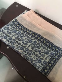 شال نسائي • اجنبي