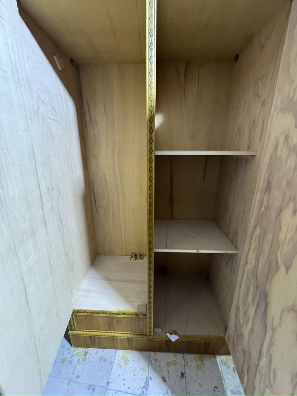 يوجد كناتير للبيع العنوان ديالى بعقوبة المفرق للاستفسار الاتصال 
على ***********
