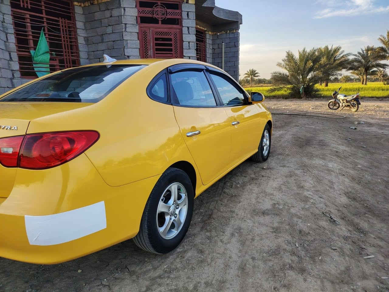 وعليكم النترا موديل 10 سياره جديده ومكفوله حادثه بس لبنيد فقط مصفره هيئه وغرامات ورقم بغداد بسمي مداور ثانيوم السعر اتصل ع رقم *********** ودلل ولمو شراي لا يتعبني
