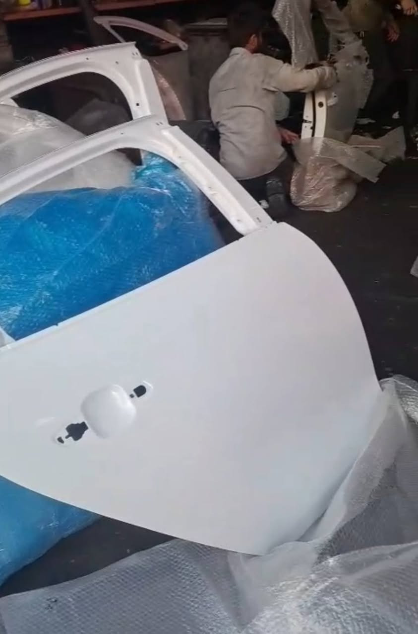 السلام عليكم 
متوفر ابواب BYD      
نوع سيل
كن بلس
شرط من سيارة زيرو ***********
شرط سونار
العنوان حله نادر حي الصناعي مقابل المجمع الامريكي محمد الموسوي 
***********
متوفر توصيل كافه محافظات العراق
