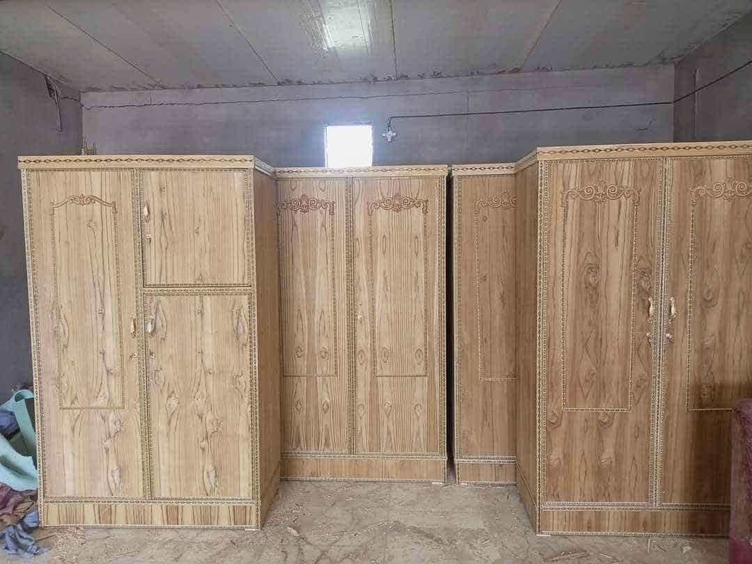 سلام عليكم كنتور 3باب200و2باب 130مكان مسيب حي المعلمين شارع نهر بحي طلاع رقم هاتف *********** ويوجد توصيل
