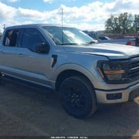 2025 FORD F-150 XLT  اللون/سلفر /عداد المسافة 1,828 mi المحرك 5.0L V-8...