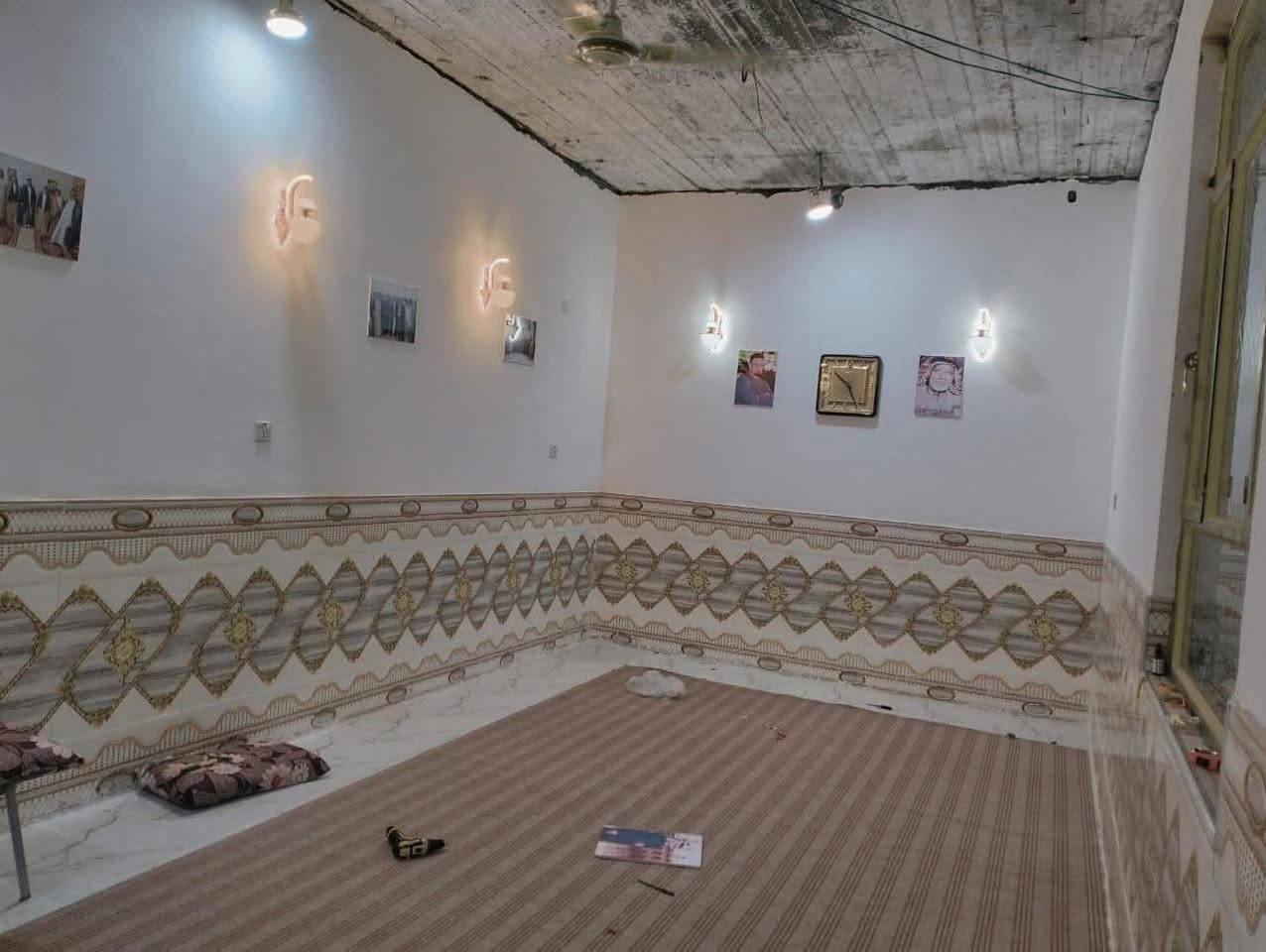 السلام عليكم واسعد الله اوقاتكم🌹
......
اعلان 🛑
يتوفر بيت ركن  للبيع مع محل سنتر  🏡 

 زراعي📌مع البيت يوجد سنتر اسواق طول 10*6  مع غراضه

#مساحة 500 متر🅱️
 👍🏻
يحتوي البيت على 🌟
غرف 3 غرفة نوم 5*4 ♦️
ديوان 8*4♦️
مطبخ 7*4♦️
صاله مفتوحه 12*6♦️
صحيات داخلي وخارجي♦️
كراج سياره عدد (٢) الاول يتسع سياره وحده والثاني يتسع اربع سيارات♦️

 منطقه هادئه ومتوفر بيها جميع الخدمات
#بناء حديث لسنه 2024
درجه اولى❗
#ع شارعين الاول 20 متر وشارع الثاني  10 متر  ❗

#العنوان :  الزبير حي الاندلس خلف حسينية زيد الشهيد💢

السعر على الخاص ♻️

للاستفسار اتصل او واتساب 

***********

اخوكم ابو علي📞♻️
