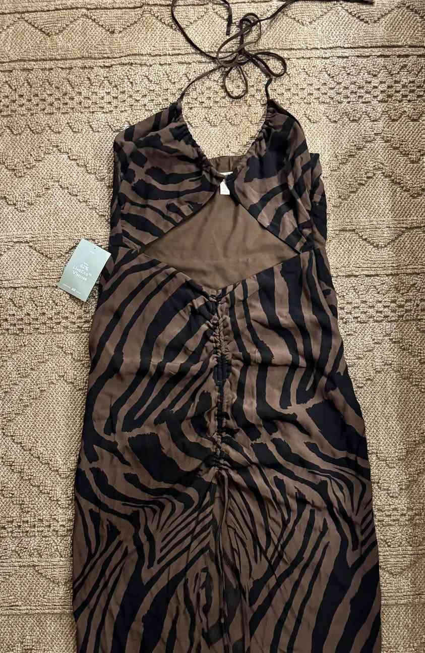 ماركة H&M الأصلي
غير مستخدم نهائيًا بدون ليبل 
قياس M
معاه ردن ممكن وضعها او إزالتها
السعر 15 فقط


**إذا كنت صاحب هذا الإعلان وتريد حذفه لأي سبب، رجاءا أرسل رسالة إلى الدعم الفني**