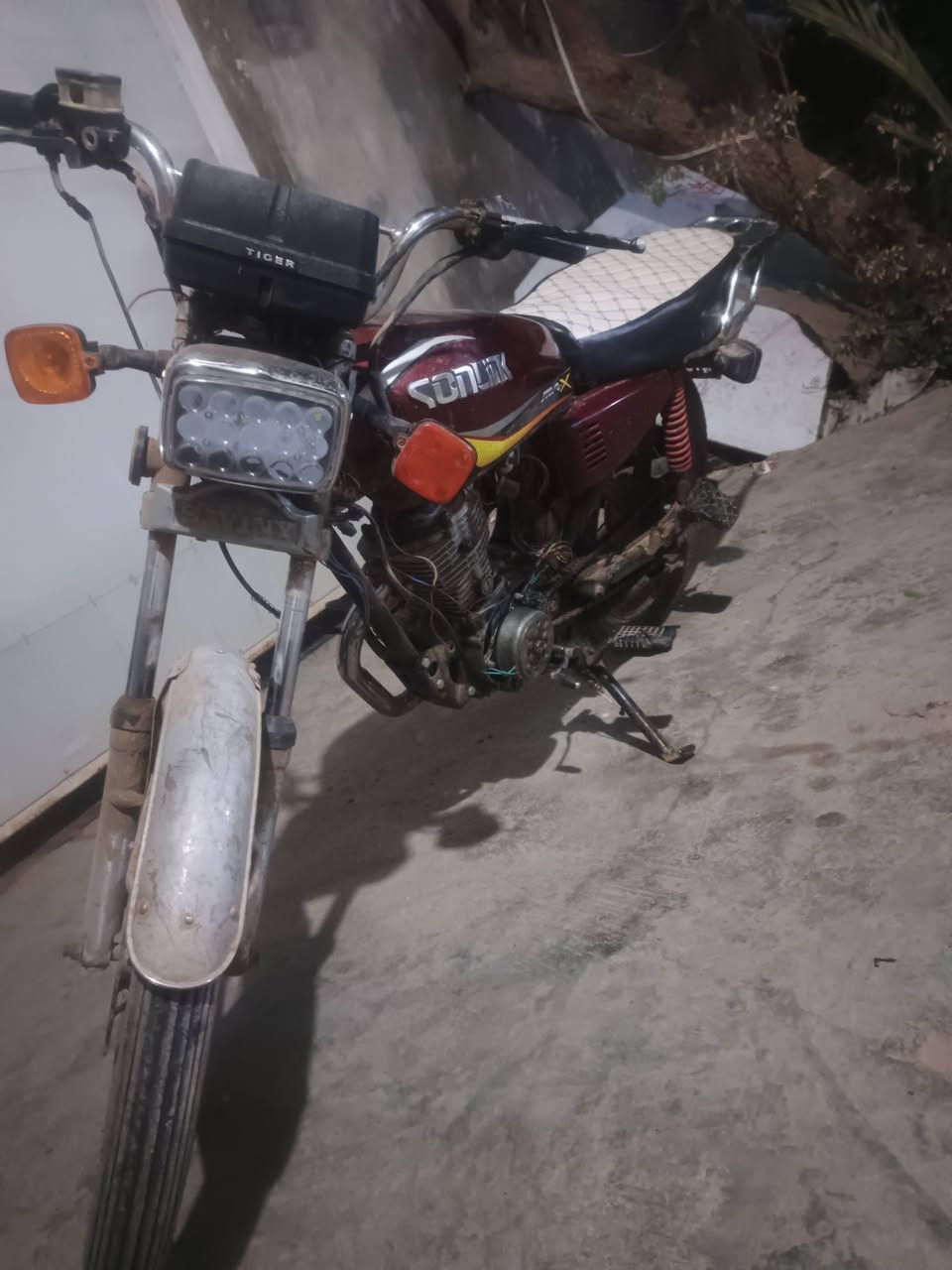 سلام عليكم شباب إيراني تايكر اربعه كير ماطور مال روحه وجيه يرادله بس ضفيره وقبق مال ماكنيت ماطور شغاب نكره هندر محرك خير من الله نشاط فول للبيع أو مراوس شعدك نزل حتلو بجهاز ***********
