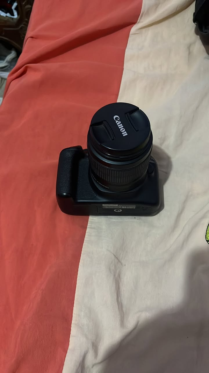 السلام عليكم
متاح كاميرا Canon EOS 2000D
معاها الشاحن والعدسة الي ف الصور 
حاله زيرو ونضيفه اوي زي ما باين ف الصور كدا 
السعر خاص


**إذا كنت صاحب هذا الإعلان وتريد حذفه لأي سبب، رجاءا أرسل رسالة إلى الدعم الفني**