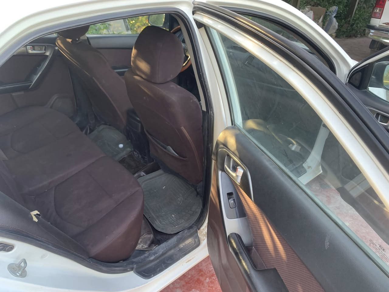 سلام عليكم كيا سيراتو موديل 2011 محرك 1600 دوش وارد امريكي بيه قطعتين باب السايق والبنيد وطلقه بالقماره كير محرك مكفولات دوانز ماكو شاشه كامره سياره حلوه وناعمه نوقصات حداده ودعميه اماميه سياره بسمي سنويه 2029 السعر 90 وبيه مجال وهذا رقمي ***********
