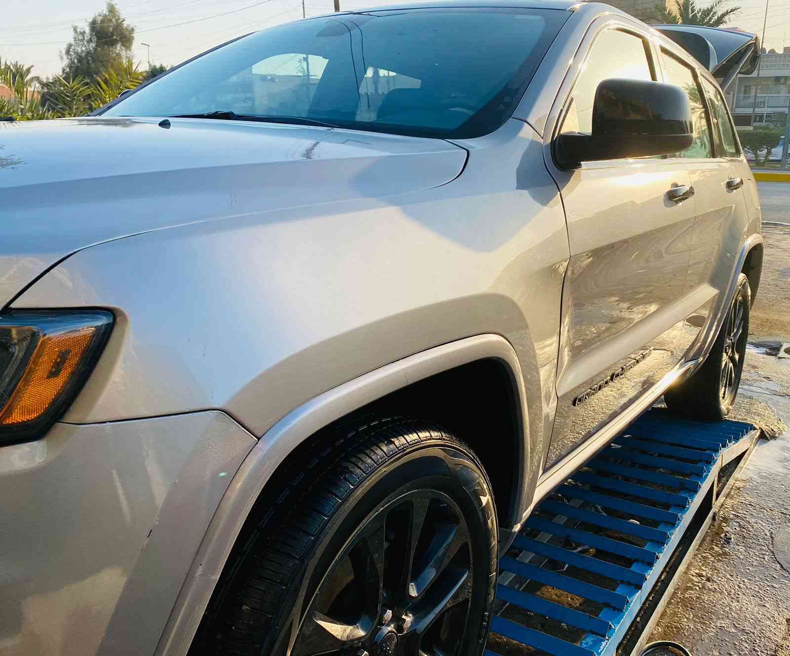 سلام عليكم 
جيب بلاك توب 2020
المواصفات 
فتحه 
بصمه 
جنطه كهرباء
كشنات تدفئه تبريد
ستيرن تدفئه تبريد
تخم تاير جديد 
ماشيه 75 الف 
تبريد وتدفئه شرط الفحص 
مبدل كير ومكينه جدد كارتون 
رافق الحادث والسونار 
( السعر 230 وبيهه مجال ) 
مكاني / بغداد جميله 
رقم الهاتف / ***********
