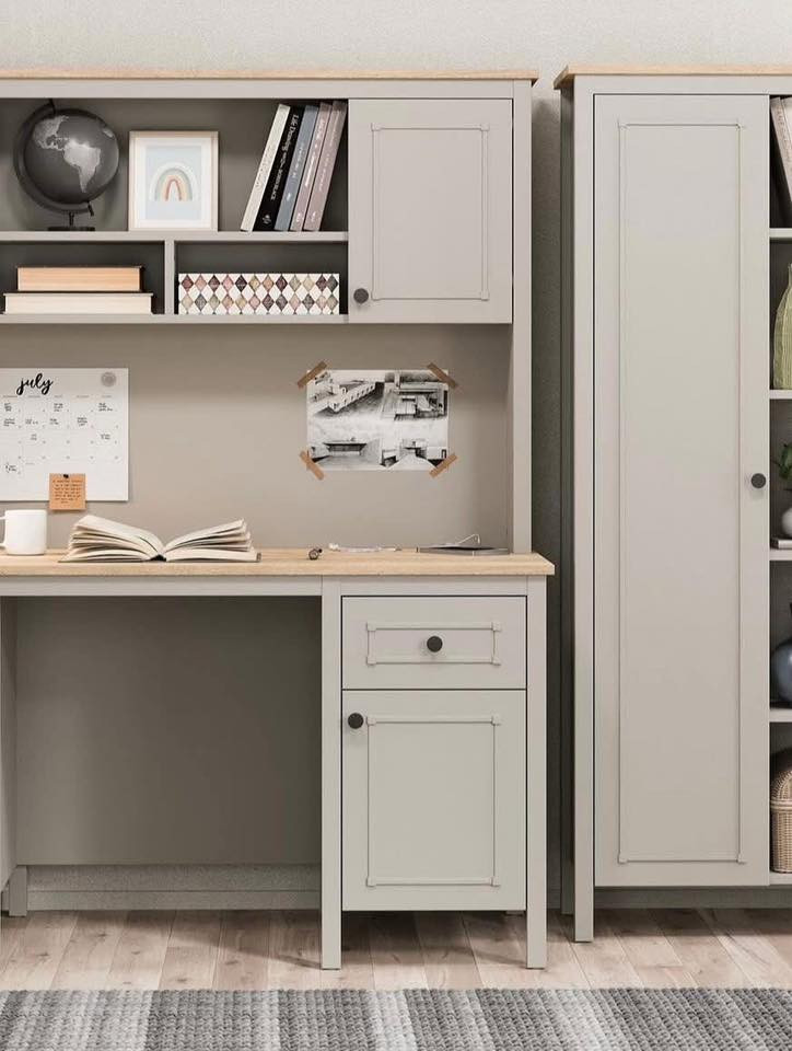 Hello! A whole Bedroom for sale. I bought it from Diwan Home 5 months ago for 2000$. It is still in a brand new condition but I have to sell it because we are leaving Slemani. Selling price: 500$
Location: Suli Heights If interested please CALL ***********
