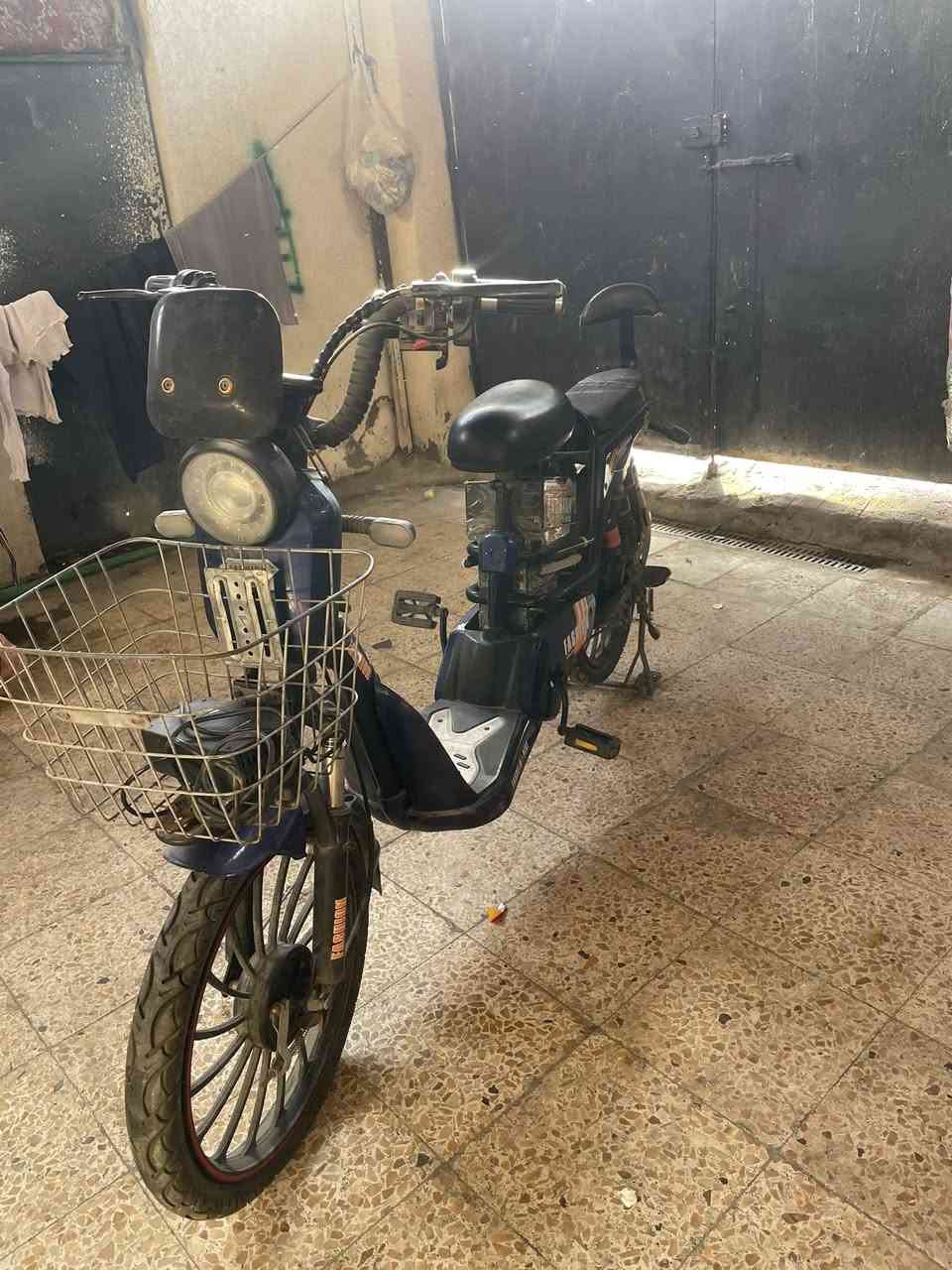 دراجة شحن عوزها بطاريات 4
السعر 150 وبيها مجال قليل
***********
