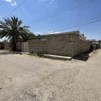 البيت للبيع  البيت ثلاث غرف وربعه ومطبخ حار بارد  طبعاً البيت قديم  وس...