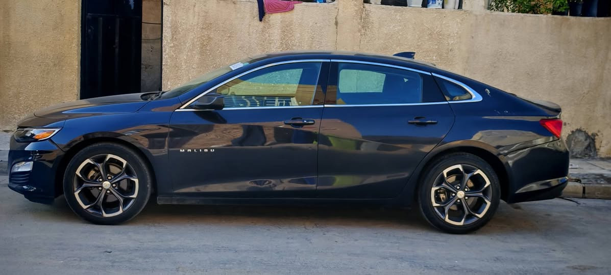 السلام عليكم . ماليبو ٢٣ ماشيه ٥٣ محرك ١٥٠٠ محرك كير مكفول
رقم بغداد بسمي
حادث خلفي جاملغ وباب . وجاملغ امامي بارد بدون دواخل ولا ايرباك
المواصفات .  Lt . بصمه بوب تبريد قطعتين. بصمه تشغيل . هندبريك بصمه .حساسات امامي وخلفي وجانبي. لد امامي السعر خاص
االاتصال ***********
