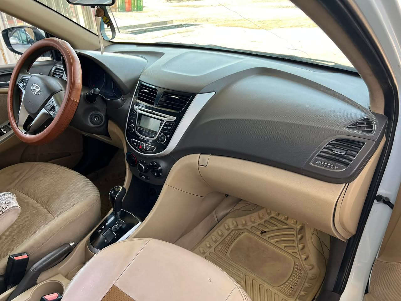 السلام عليكم اكسنت خليجي موديل ٢٠١١ كير مكينه منظومه تبريد منضومه بانزين كله جديد عارضه ب٨٠ وبيه مجال ***********
