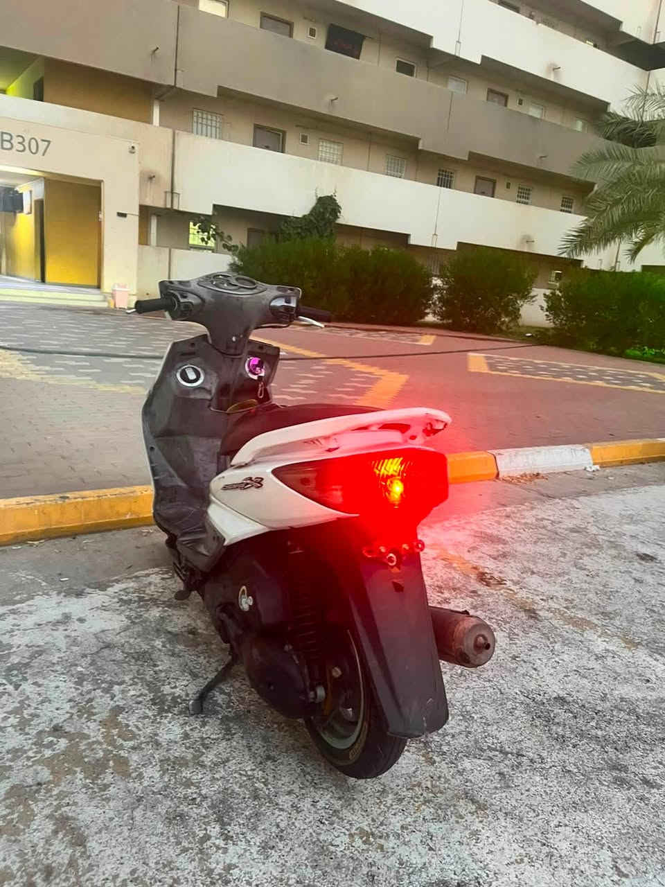 السلام عليكم دراجة سكنس فحل نوزل خطين ياباني قبق نفخ للبيع ناقصها فقط فيشة عداد دراجة كله بانزين محسن  خير من الله السعر 800 وبيها مجال  🌟🌟
مكاني بغداد بسمايه للاستفسار ✅***********
