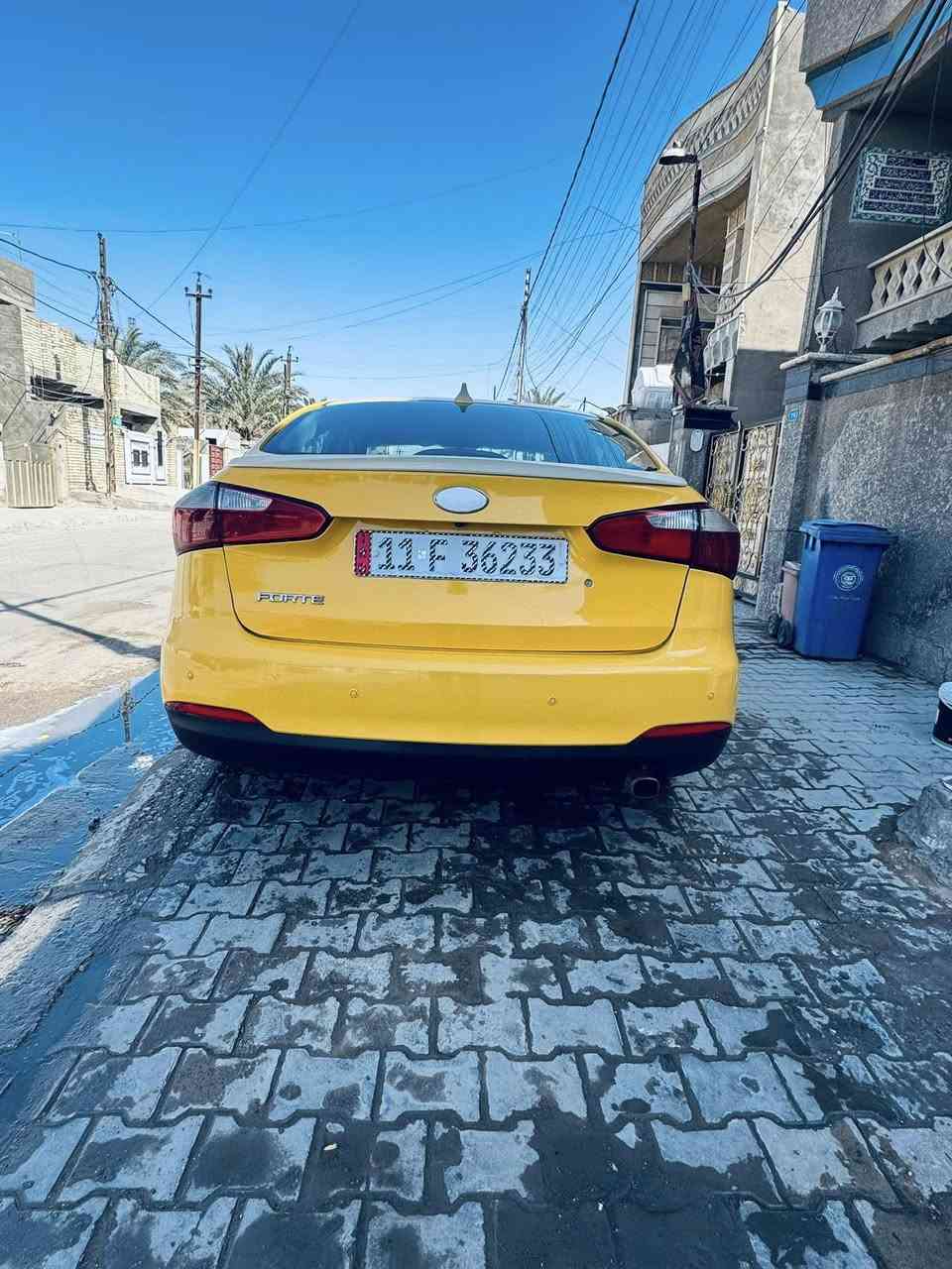 السلام عليكم
كيا فورتي الموديل 2015 /رقم بغداد الإنكليزي تحويل مباشر 
مصفره هيئه او غرامات 
كفاله كير مكينه صدر تبريد كله حديد
داخل جديد مواصفات نص فول 
شاشه كامره داخل لونين 
حساس خلفي تحكمات 
مكينه 1800دوووش ما مفتوحه 
حادث جاملغ أمامي السياره ليبل واحد كفاله الغود شواصي تكم دواخل السياره خير من الله واحلا من الصور السعر 107بيهه مجال قليل حك الجيه الشراي يتصل او يدلل العنوان بغداد /***********
