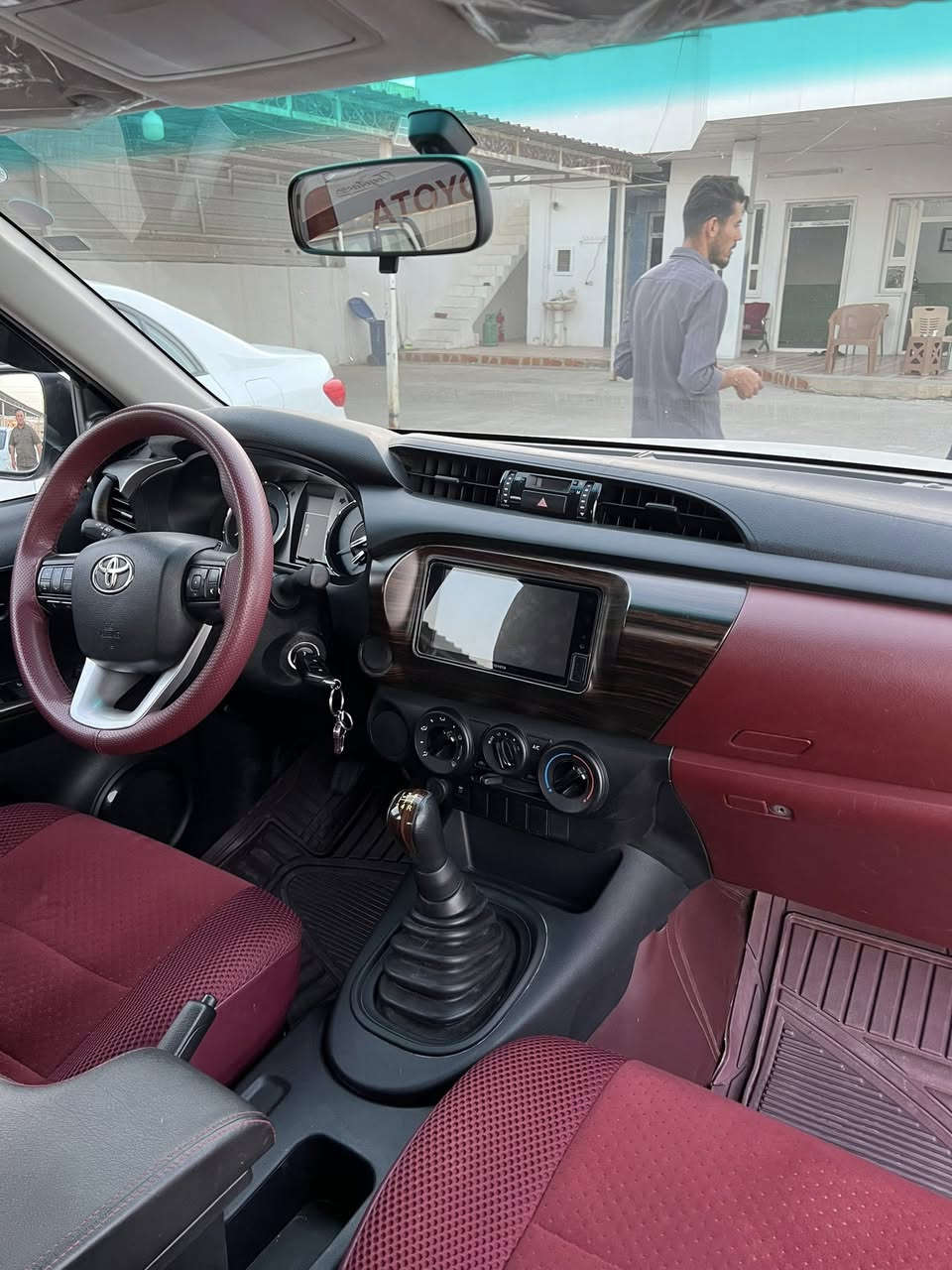 TOYOTA Hilux مودیل 2024 شریكە جیهان المرغوب رقم 1
كیر محرك وكالە تحویل غرامە شرط 
بجم خلف كبس فقد ربع باب صبغ بدون ای دواخل رقم سنویە 2031 
كفالە عامە دعامی لل دعامی 
سعر مناسب 225$ مجال 
*********** بی واتساب
