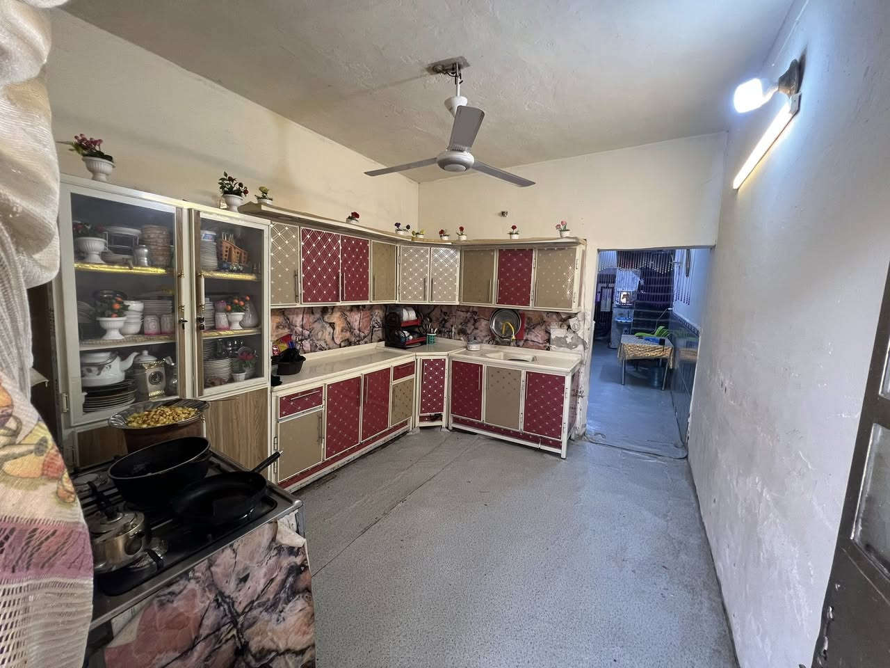 بيت للبيع في التاجي 24ابو عظام مساحة البيت 200متر للستفسار /اتصل أو مراسله ***********
