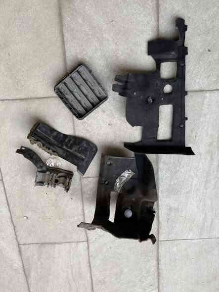 دشبول وفان وظفيره
ضفاير الخارجيه والداخليه 
بي سي ام 
صدر خلفي 
فراممه خلفيه
ماطور ماسحات 
جك جنطه كهرباء 
سفايف ابواب وجنطه 
جك سبير مال حوض 
بلاستك غرفه داخليه 
كومه غراض بلصور 
مكان بغداد يوجد توصيل 
للتواصل واتساب 
***********
