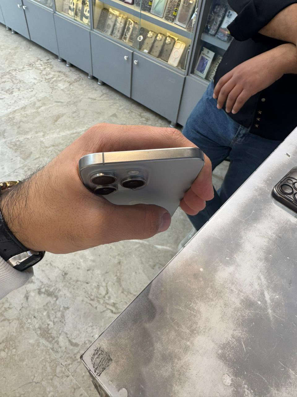 السلام عليكم
ايفون 15 برو ماكس نظيف لوك  شخط ما بي  بطاريتة 

85🔋 

اريدة مراوس وية 17 عادي  الي عندة يراسلني عل خاص
بطارية وكيبل اصلي كلة موجود ومطابق


**إذا كنت صاحب هذا الإعلان وتريد حذفه لأي سبب، رجاءا أرسل رسالة إلى الدعم الفني**