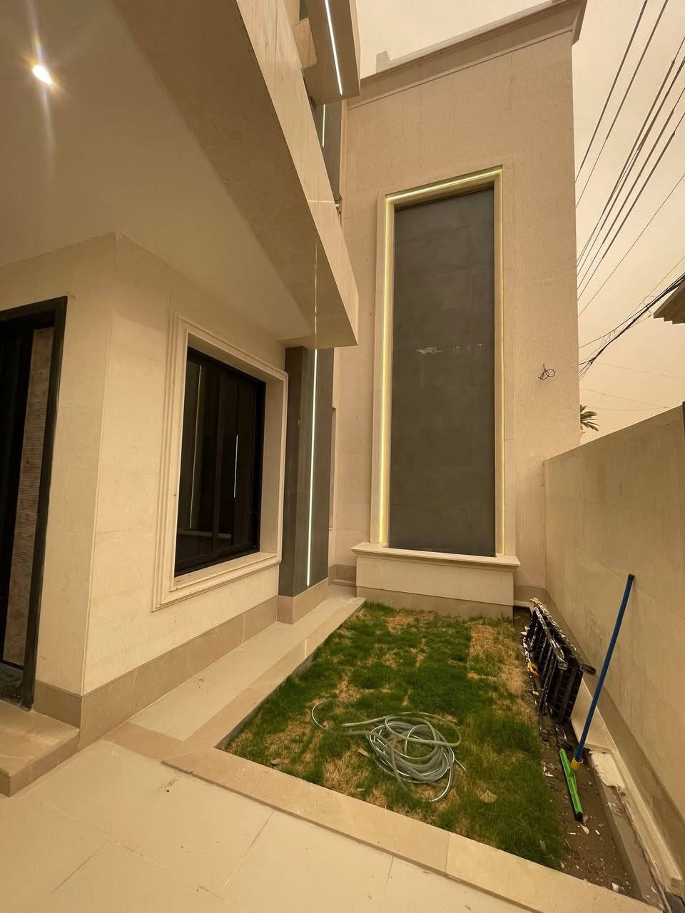 #للبيع بيت في #السيدية لدى مكتب الاعتماد الهندسي للعقار السيدية
—————————————-

📍 موقع البيت ؛: مربع تبوك خلف جامع شاكر عبود       

📐 المساحة: 160 م²
▫️ الواجهة: 8 م
▫️ النزال: 20 م
🔴 محتويات 5 غرفة نوم 5 حمامات
——————————————————

� لمعرفة السعر علق برقم 1

📞  ***********
